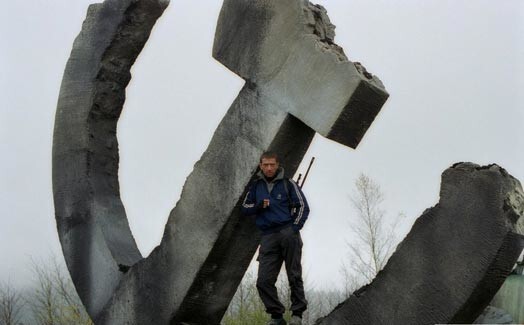 В боевике «В тылу врага» Владимир Машков играет отрицательного персонажа — сербского снайпера, который преследует американского летчика