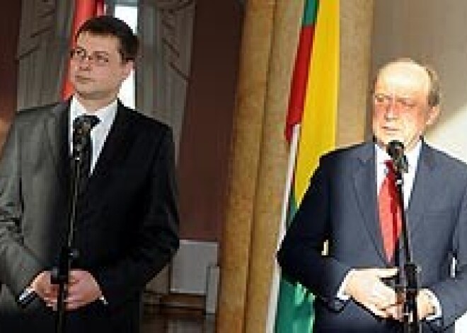 Lietuvas premjers Dombrovski nodēvē par Baltijas valstu varoni