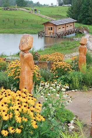 Grēku plūdiem? Šo māju var iestumt ezerā, un tā peldēs. Interpretējot Bībeli, šī būve veidota kā savdabīgs Noasa šķirsts.