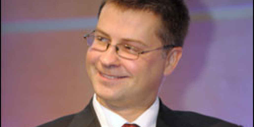"Financial Times" Dombrovskim prognozē lielu popularitāti ES samitā