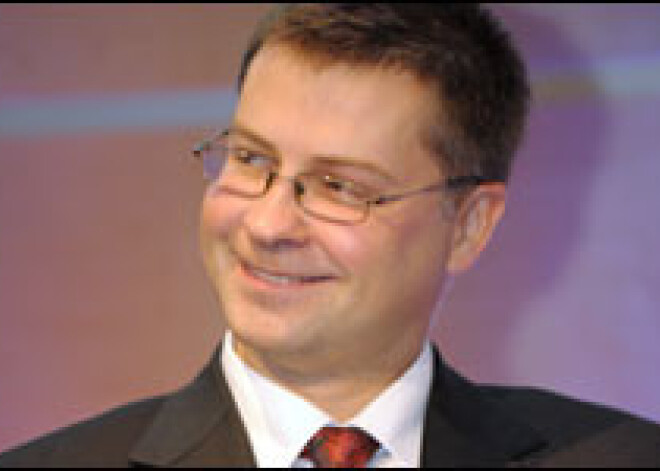 "Financial Times" Dombrovskim prognozē lielu popularitāti ES samitā