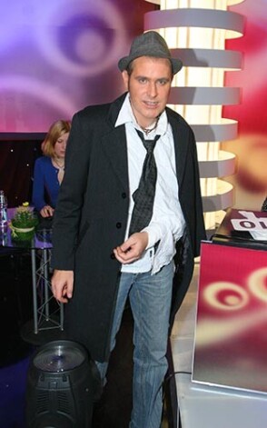 В конце сентября музыкант Мартиньш Фрейманис сломал себе левое плечо. При худшем исходе ему придется проходить в гипсе несколько месяцев и перенести операцию