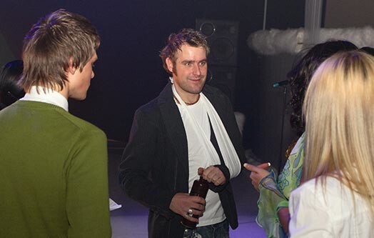 Из-за его «любви» к травмам друзья даже в шутку советуют артисту открыть Центр катастроф имени Фрейманиса. В ответ ему остается только грустно улыбаться