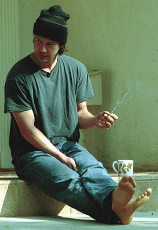 Киану Ривз пережил огромное количество травм. У него было несколько переломов ног, разрыв селезенки и серьезная травма шеи, вследствие которой он на какое-то время потерял чувствительность рук