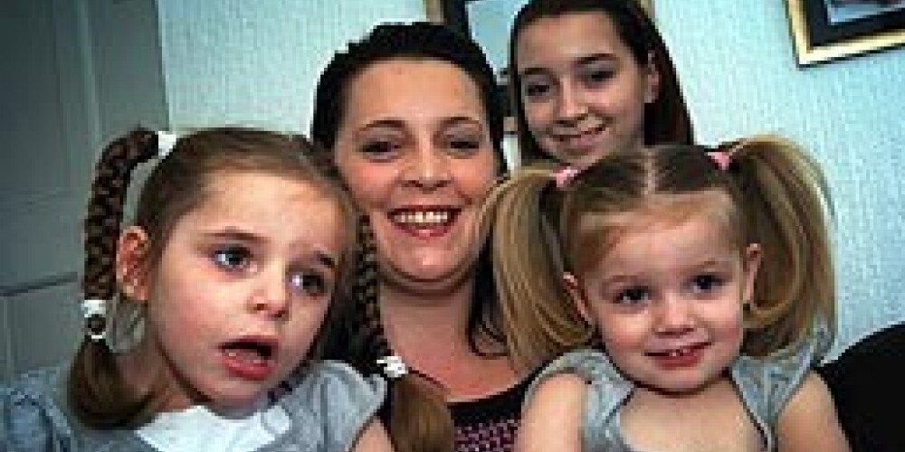 Две из трех дочерей британки не доживут до 12 лет