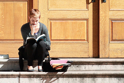 Emmai Vatsonei ļoti patīk lasīt. Laba literatūra viņai palīdz atpūsties un tikt galā ar ikdienas stresu.