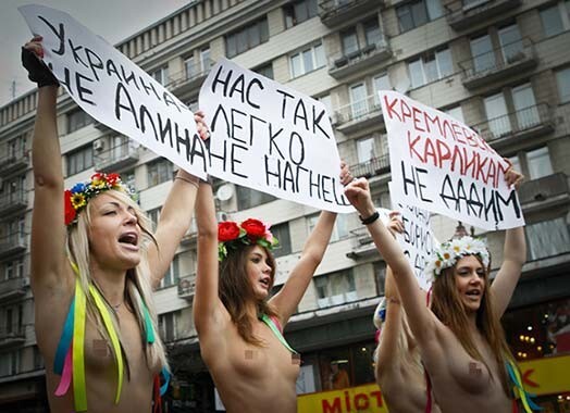 Ukrainas feministes protestē pret Krievijas iejaukšanos valsts politikā