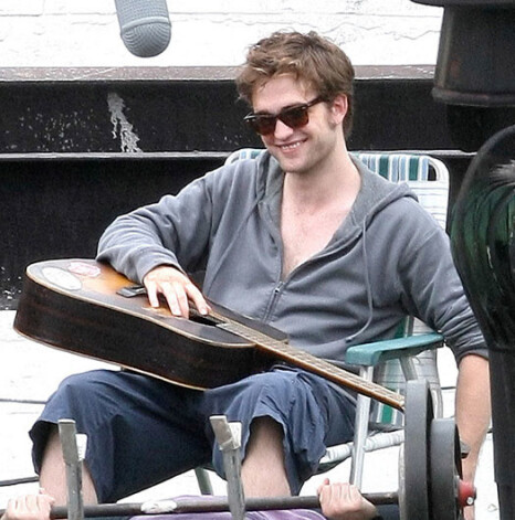 Roberts Patinsons prāto, ka paša radītā mūzika varētu iemantot popularitāti pēc viņa nāves.