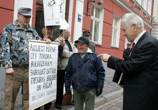 Visvaldis Lācis ir vecākais Saeimas deputāts (86). Viņa spara noslēpums ir sports un fizisks darbs.