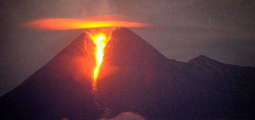 Indonēzijā piedzīvots līdz šim spēcīgākais Merapi vulkāna izvirdums