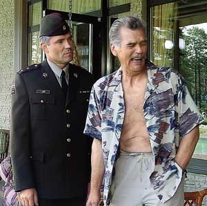 Streiča filmā „Rudens rozes”. Tikpat pārliecinošs kā 20. gadsimta sākuma vecais cara zaldāts ir arī Ancāna atveidotais mūsdienu “biezais”. Ko tu stipram padarīsi...