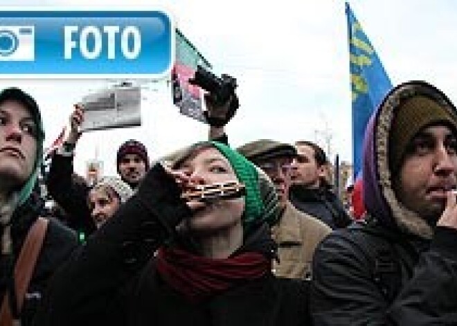 Demonstranti Maskavā protestē pret uzbrukumiem žurnālistiem