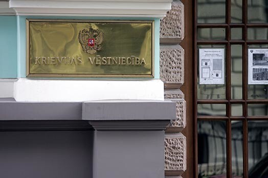 Krievijas vēstniecības Rīgā militāro misiju vada bailīgs atašejs, kurš netuvojas Latvijas brīvības cīņās kritušo karavīru kapiem..