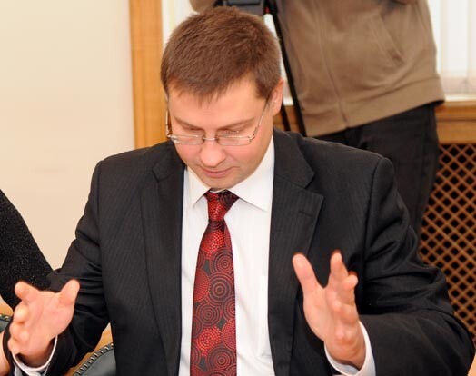 Premjers Valdis Dombrovskis: budžetu griezīsim par 240 miljoniem...