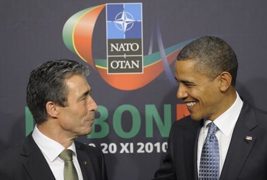 ASV prezidents Baraks Obama (no labās) un NATO ģenerālsekretārs Anderss Fogs Rasmusens