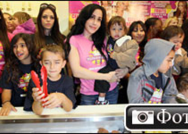 Доктора родившей восьмерых близнецов обвиняют в недозволенных экспериметах