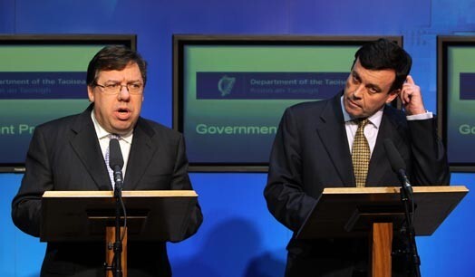 Премьер-министр Ирландии Брайан Коуэн и министр финансов Брайан Ленихан обратились к ЕС с просьбой о финансовой помощи