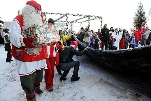 Santa Klauss un pasaules lielakā dāvanu zeķe