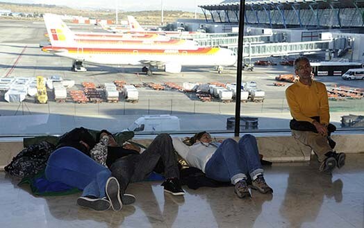 Aviodispečeru streiks paralizē Spānijas aviosatiksmi