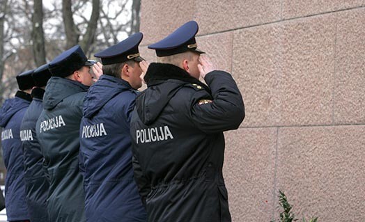 Ierēdņu darbs ir divas reizes labāk atalgots nekā policistu...