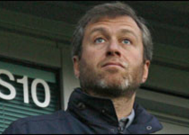 Абрамович подал в суд на английских папарацци