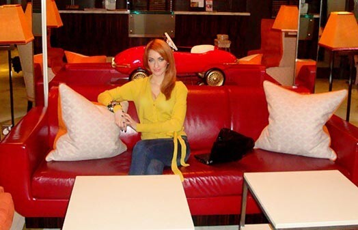 Певица Elli U (Элина Усова) в лондонском отеле, в котором провела три дня. Если бы представители авиакомпании airBaltic вовремя предупредили об отмене рейса в Ригу, то она осталась бы там еще на день