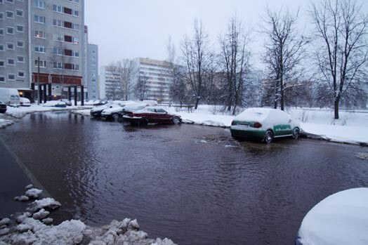 10. decembra rītā apjomīga ūdensvada avārija notika Tīnūžu iela. Applūduši vairāki Pļavnieku iekšpagalmi un tuvējās ielas.