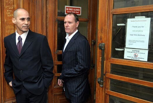 Погрустневший Пол Гаскойн покидает здание суда в Ньюкасле