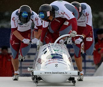 Jāņa Miņina pilotētā četrinieka ekipāža ir pārliecinoši izvirzījusies vadībā Eiropas kausa kopvērtējumā.