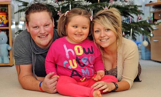 Изабель и ее родители очень счастливы!