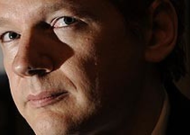 Основатель Wikileaks Ассандж освобожден под залог