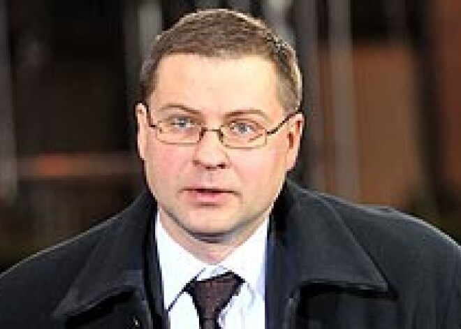 "Economist": Dombrovskim pienākas balva par gada spožāko politisko izdzīvošanu