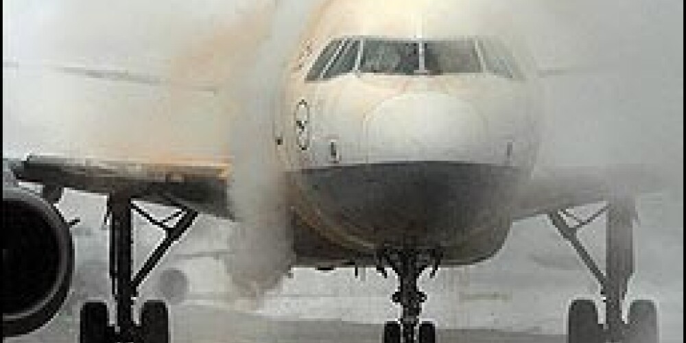 Снегопады вызвали отмену рейсов по всему миру