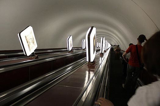 Eskalators Kijevas metro Ukrainā