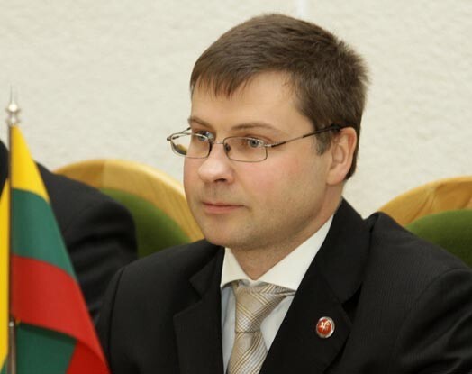 Valdis Dombrovskis var priecāties: bezdarbs kaimiņos nu ir lielāks.