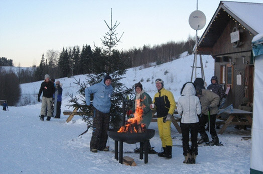 Pirms „Sauleskalnu” ieņēma bruņotas apsardzes vīri, tajā atpūtnieki baudīja ziemas priekus. Tagad „Sauleskalns” atpūtniekiem ir slēgts.