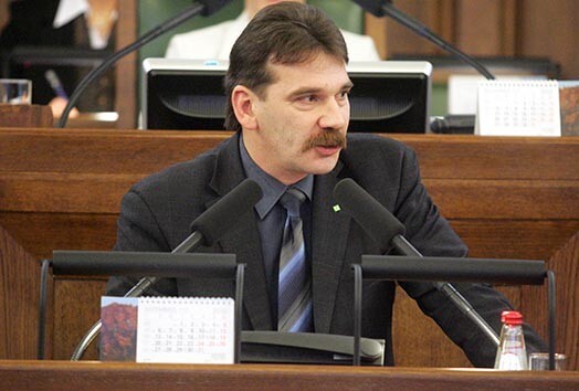 Deputātam Ingmāram Līdakam kompensācijas griesti par dzīvesvietas īri noteikti 339 latu apmērā.