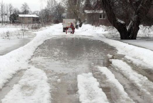 • Jelgavā plūdu dēļ šogad jau otro reizi satiksmei ir slēgti Bāra un Miezītes ceļa posmi.