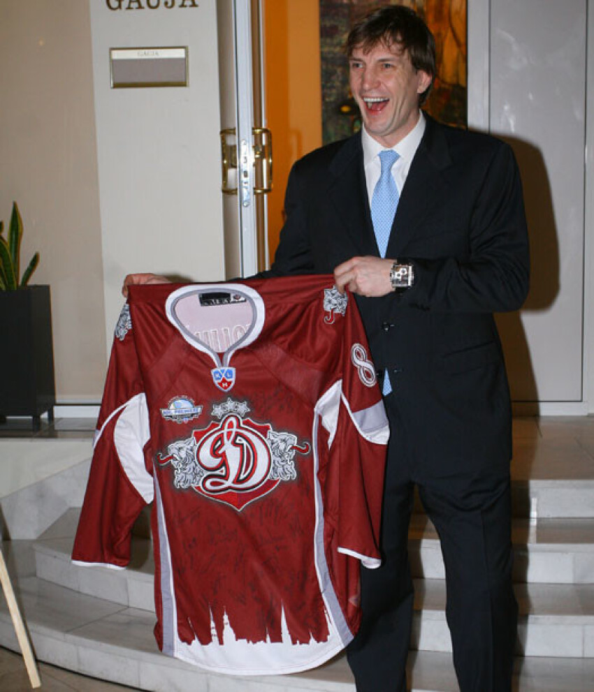 Sandis Ozoliņš ziedo bērniem Jauns.lv