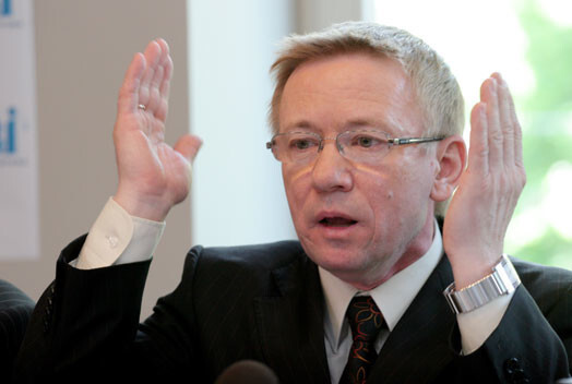 Sektu pētnieki uzskata: „Jaunās paaudzes” līderis Aleksejs Ļedjajevs jūtas neomulīgi, jo viņa „treknie gadi” ir pagājuši.