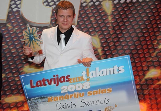 Dainis Skutelis 2008. gadā, uzvarot konkursā „Latvijas zelta talanti”.