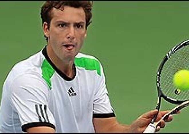 Ernests Gulbis pieveic Berreru un iekļūst Dubaijas turnīra otrajā kārtā