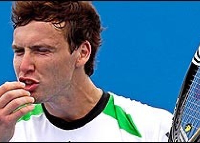 Gulbis salūst trešajā setā un izstājas no Dubaijas turnīra