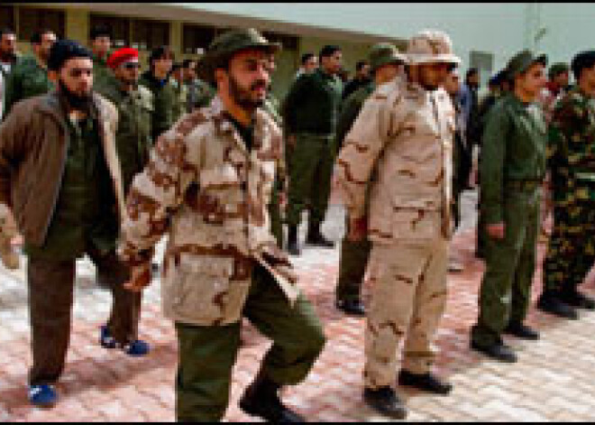 Kadafi pulcē armiju no 25 000 afrikāņu algotņiem