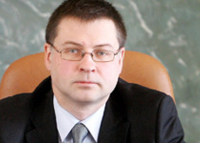 Dombrovskis neizslēdz ministru nomaiņu, izglītības ministrs domā par demisiju