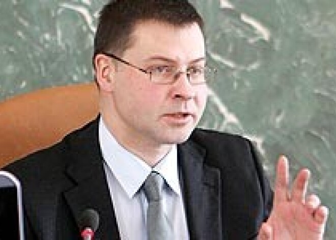 Dombrovskis neesot solījis samazināt pensijas