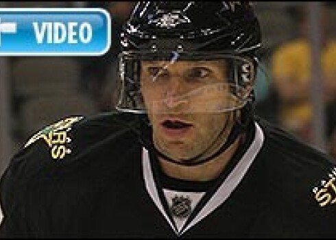 Kārlim Skrastiņam rezultatīva piespēle NHL mačā. VIDEO