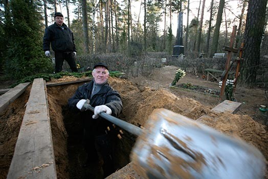 Pēdējā gadsimta laikā Latvijas kapu kultūra ir manāmi „progresējusi”, gandrīz par metru samazinot kapa bedres dziļumu.