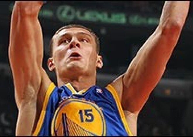 Biedriņš potītes traumas dēļ izlaidīs vismaz četras spēles