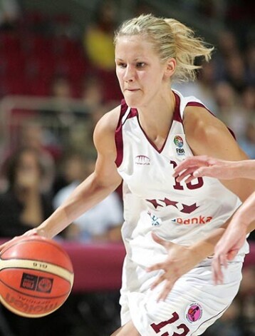 Elīne Zīke-Dillone pirms pāris gadiem sacēla pamatīgu ažiotāžu ar publisko paziņojumu, ka kādreizējais Latvijas vīriešu basketbola izlases treneris Nenads Trajkovičs ir viltvārdis.